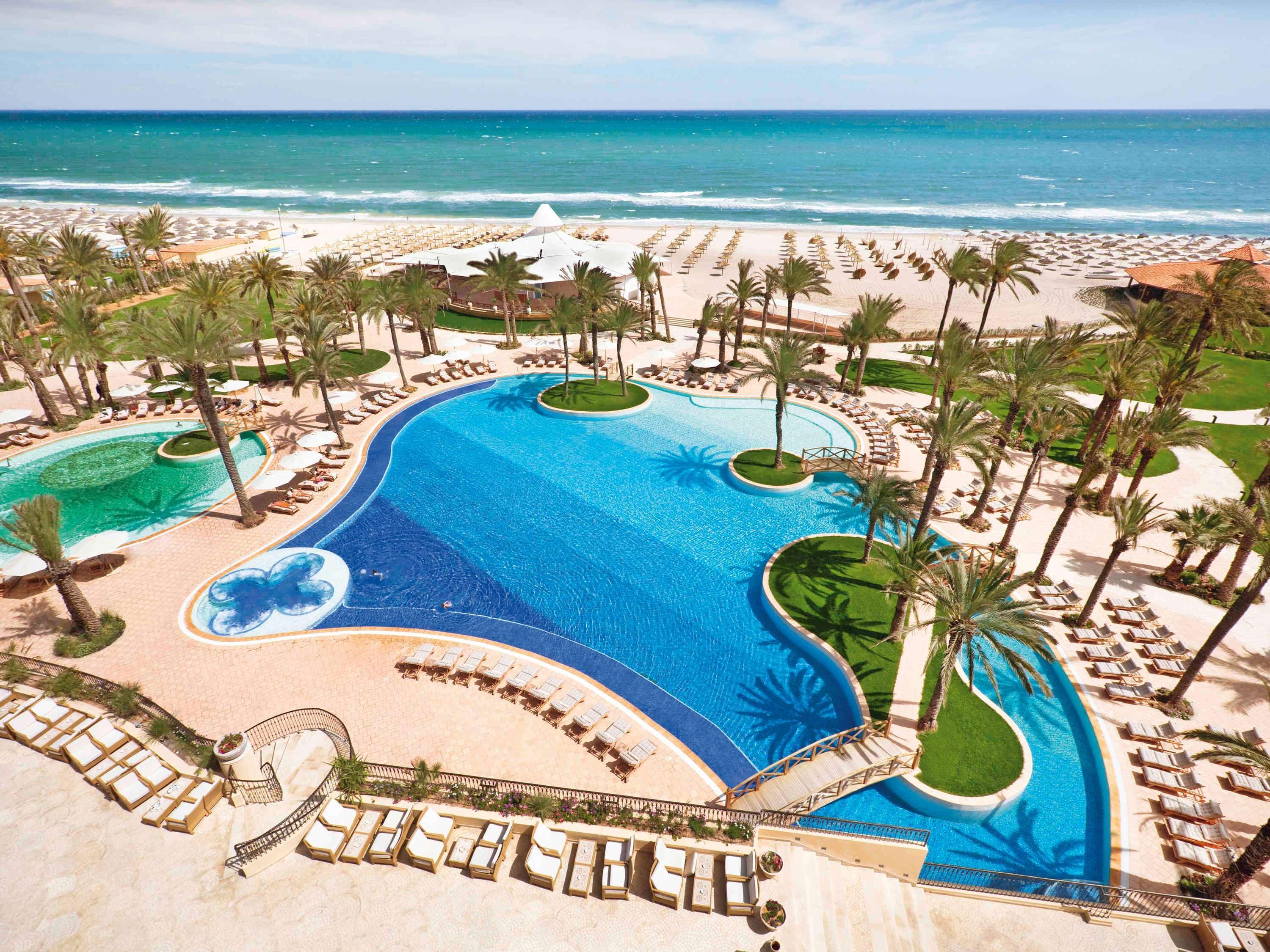 Moevenpick Resort & Marine Spa Sousse Eksteriør billede The swimming pool at the Royal Mirage