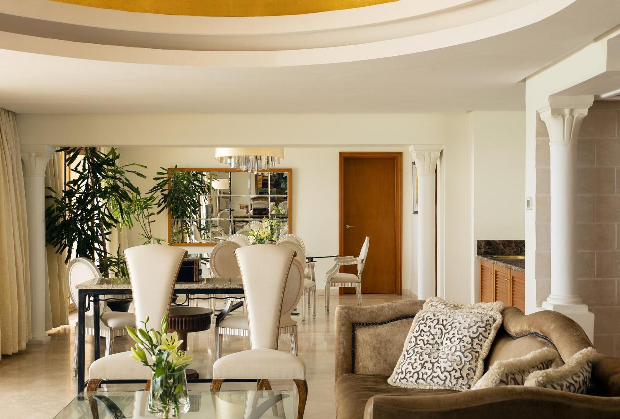 Moevenpick Resort & Marine Spa Sousse Eksteriør billede The interior of a suite at the Four Seasons Hotel, London